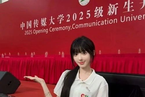 Cô gái Trung Quốc bị yêu cầu tẩy trang 'vì quá xinh'