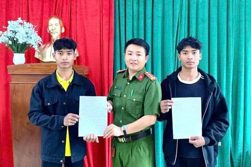 Từ lý do không thể đăng ký ngành công an, anh em song sinh tình nguyện nhập ngũ