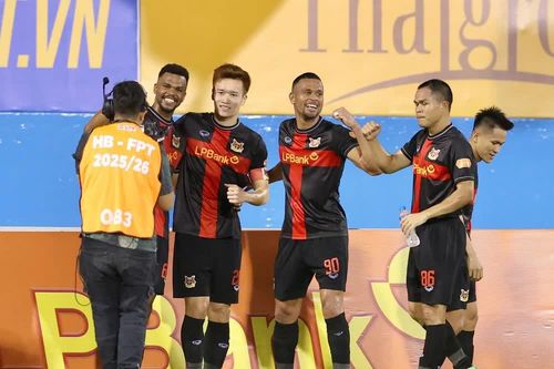Hoàng Đức, Văn Lâm rực sáng, Ninh Bình đánh bại ĐKVĐ Nam Định và lên đỉnh V-League