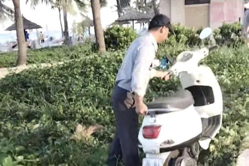 Sau clip 'tố' nhân viên quản lý bãi biển Đà Nẵng xô đổ xe máy, đơn vị chủ quản tiết lộ điều bất ngờ