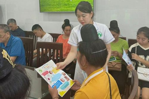 Tuyên truyền mạnh mẽ tác hại của thuốc lá cho bệnh nhân, người nhà bệnh nhân