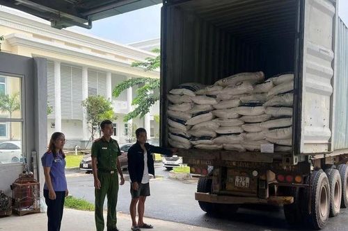 Bắt tài xế chở 40 tấn đường cát lậu nhập từ nước ngoài