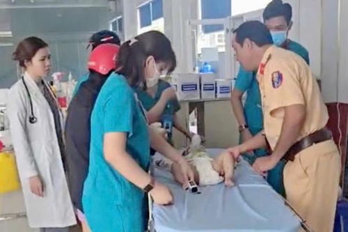 CSGT Đồng Nai kịp thời đưa bé trai 1 tuổi đi cấp cứu