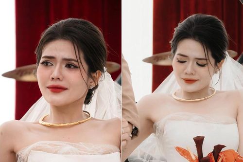 Cô dâu ngồi xe lăn khóc nức nở trong đám cưới khiến 2 họ nghẹn ngào