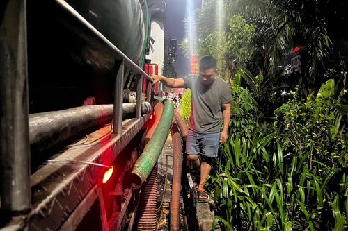 Kiểm tra đột xuất các đơn vị hút, vận chuyển phân bùn bể phốt