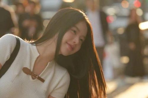 Thanh Thủy tựa 'nàng thơ', khoe vẻ đẹp ngọt ngào chuẩn phong cách Hàn Quốc