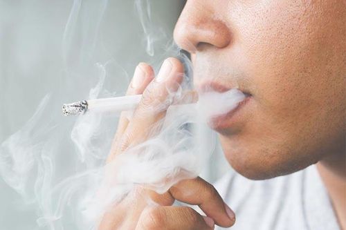 Hút thuốc làm gia tăng nguy cơ mắc các bệnh không lây nhiễm