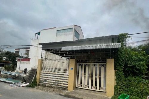 Nghẹt thở giải cứu người đàn ông nhốt mình với 3 bình gas đã mở van
