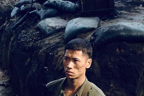 Hoàng Long - Sen của 'Mưa đỏ' trở lại với vai diễn thú vị trong 'Cách em 1 milimet'