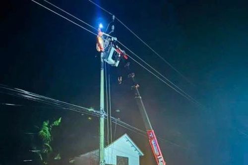 Cấp điện trở lại cho hơn 510.000 khách hàng miền Trung sau bão số 10