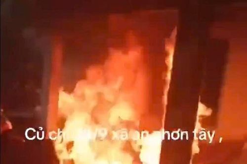 Đổ xăng tự thiêu, người đàn ông nguy kịch