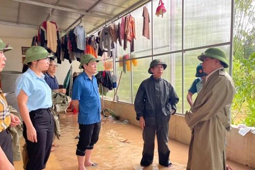 Xã Định Tân kịp thời di dân 54 hộ, 202 khẩu vùng ngoại đê bị ngập lụt