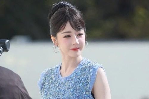 Hai mỹ nhân Tân Cương gây 'sốt' tại Tuần lễ Thời trang Paris