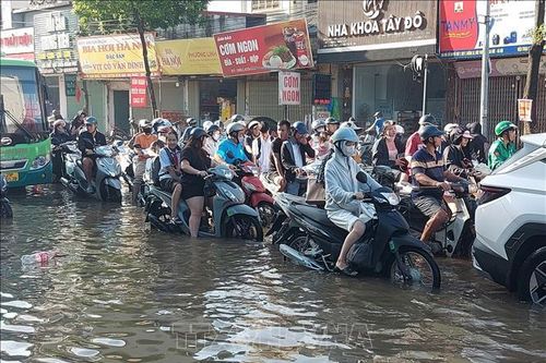 Còn nhiều điểm úng ngập ở khu vực nội đô Hà Nội