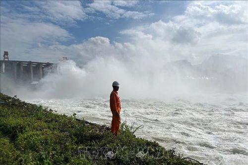Chủ động điều tiết lũ, bảo đảm an toàn cho vùng hạ du