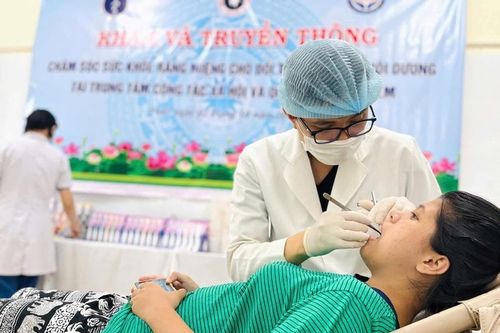 Khám và tư vấn sức khỏe răng miệng cho 120 đối tượng ở cơ sở bảo trợ xã hội
