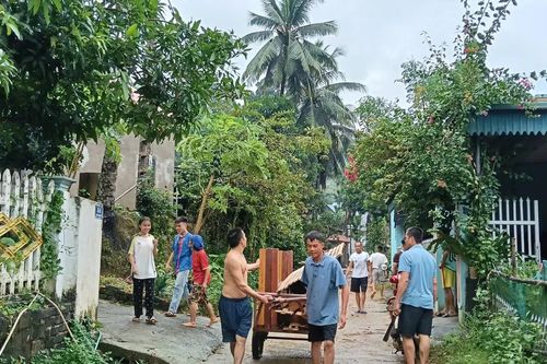 Cùng nhau tái thiết cuộc sống sau lũ