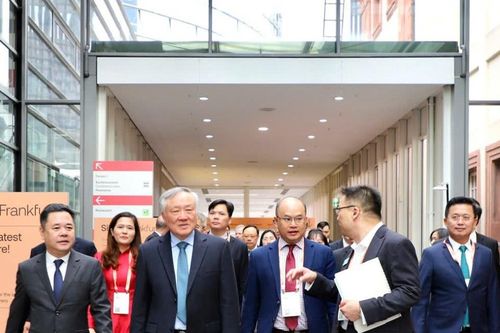 Phó Thống đốc NHNN Nguyễn Ngọc Cảnh tháp tùng Phó Thủ tướng dự Hội nghị SIBOS 2025