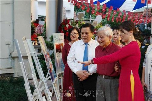 Khai mạc triển lãm 'Tem và Thơ - Dấu ấn Tố Hữu qua năm tháng'