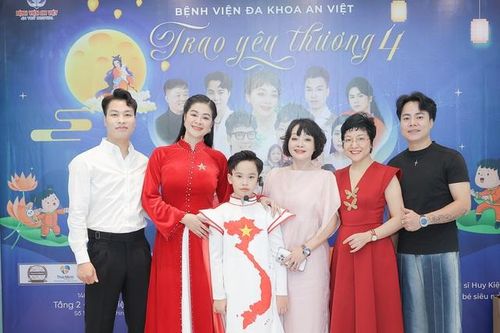 Nghệ sĩ Trà My, Hồ Quang 8 mang Trung thu yêu thương đến bệnh nhân nhi tại Bệnh viện An Việt