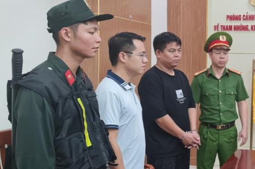 Ba người nước ngoài tham gia đường dây buôn lậu 'khủng'