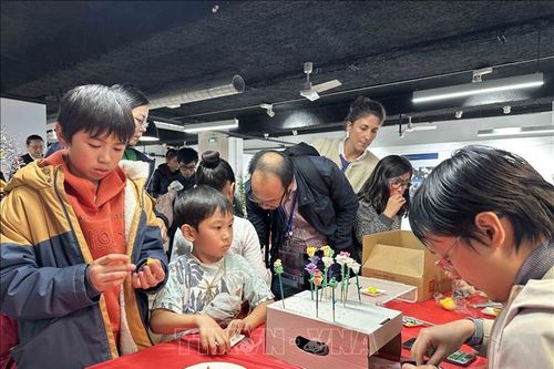 Vui đón Rằm tháng Tám nơi đất Pháp