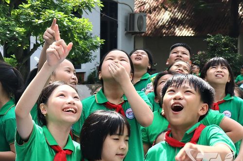 Thắp sáng mùa trăng yêu thương