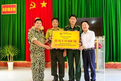 Doanh nhân Đỗ Quang Hiển ủng hộ 5 tỷ đồng để cùng phủ xanh đặc khu Trường Sa của Tổ quốc
