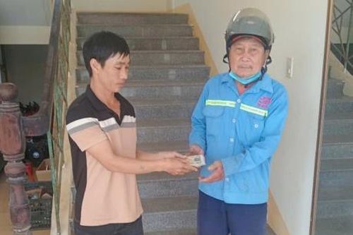 Thanh niên không tham của rơi
