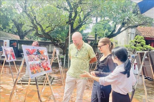 Triển lãm 80 tác phẩm ảnh về 'Hà Nội trong kỷ nguyên vươn mình'