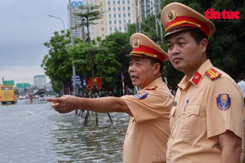 Hà Nội tập trung khắc phục 62 điểm ngập úng, đảm bảo giao thông an toàn