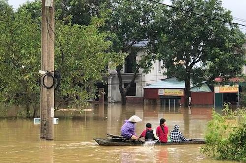 Hơn 3000 hộ dân ở Hà Nội chìm trong nước do lũ trên sông tăng cao kỷ lục