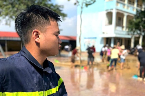Công an tỉnh Bắc Ninh: Tích cực giúp nhân dân khắc phục hậu quả lũ lụt