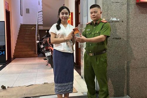 Nhanh chóng tìm lại điện thoại bị thất lạc của du khách nước ngoài