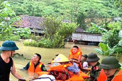 Hơn 32.000 cán bộ chiến sĩ Công an tham gia khắc phục hậu quả mưa lũ