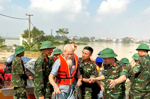 Lũ đi qua, tình quân - dân ở lại