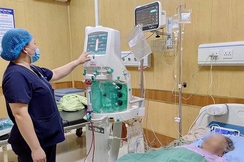 Hơn 2 ngày lọc máu liên tục, cứu sống người bệnh 90 tuổi qua cơn nguy kịch