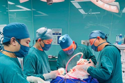 Giành sự sống ngoạn mục cho bệnh nhân chấn thương sọ não nặng, gãy 10 xương sườn