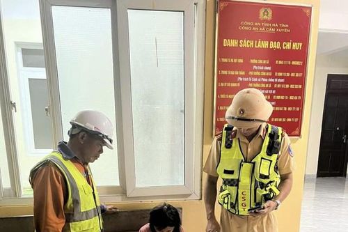 Bé gái 10 tuổi đi lạc vào đường cao tốc sau khi thăm bà ở bệnh viện