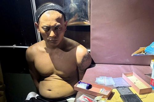 Hà Nội: Bắt chủ quán karaoke 'chui' tổ chức cho khách 'bay lắc'
