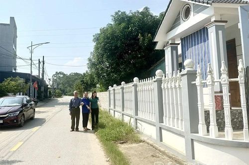 Đồng lòng hiến đất làm đường