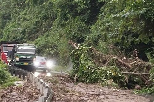Mưa lớn khiến một số khu vực tại Quảng Trị bị sạt lở, ngập lụt