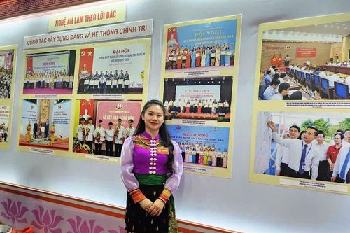 Nữ cán bộ vùng cao 'thắp lửa' văn hóa bản làng