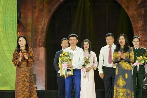 Trao giải báo chí về Phát triển văn hóa và xây dựng người Hà Nội thanh lịch, văn minh lần thứ VIII – năm 2025