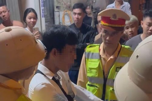 Hà Nội: Tuần tra đêm Cảnh sát giao thông phát hiện đối tượng tàng trữ ma túy