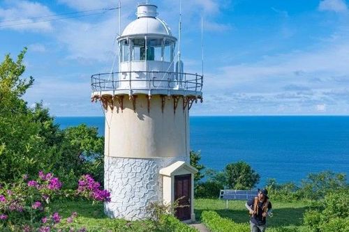Khám phá cung đường đi bộ 'đẹp như phim' giữa thiên nhiên hoang sơ ở Sơn Trà