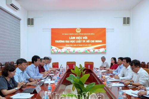 Phó Chủ tịch Thường trực UBND tỉnh Nguyễn Long Biên làm việc với Trường Đại học Luật TP. Hồ Chí Minh