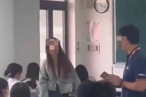 Nữ sinh ăn mì trong giờ học, cãi tay đôi với giảng viên: Trường lên tiếng