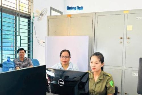 Bông hồng thép của xóm làng