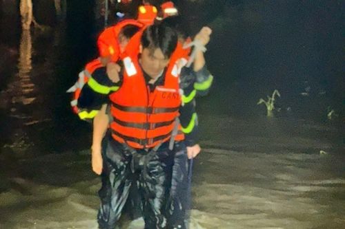 Thành phố Hồ Chí Minh giải cứu 165 người mắc kẹt do mưa lớn tại Bến Cát